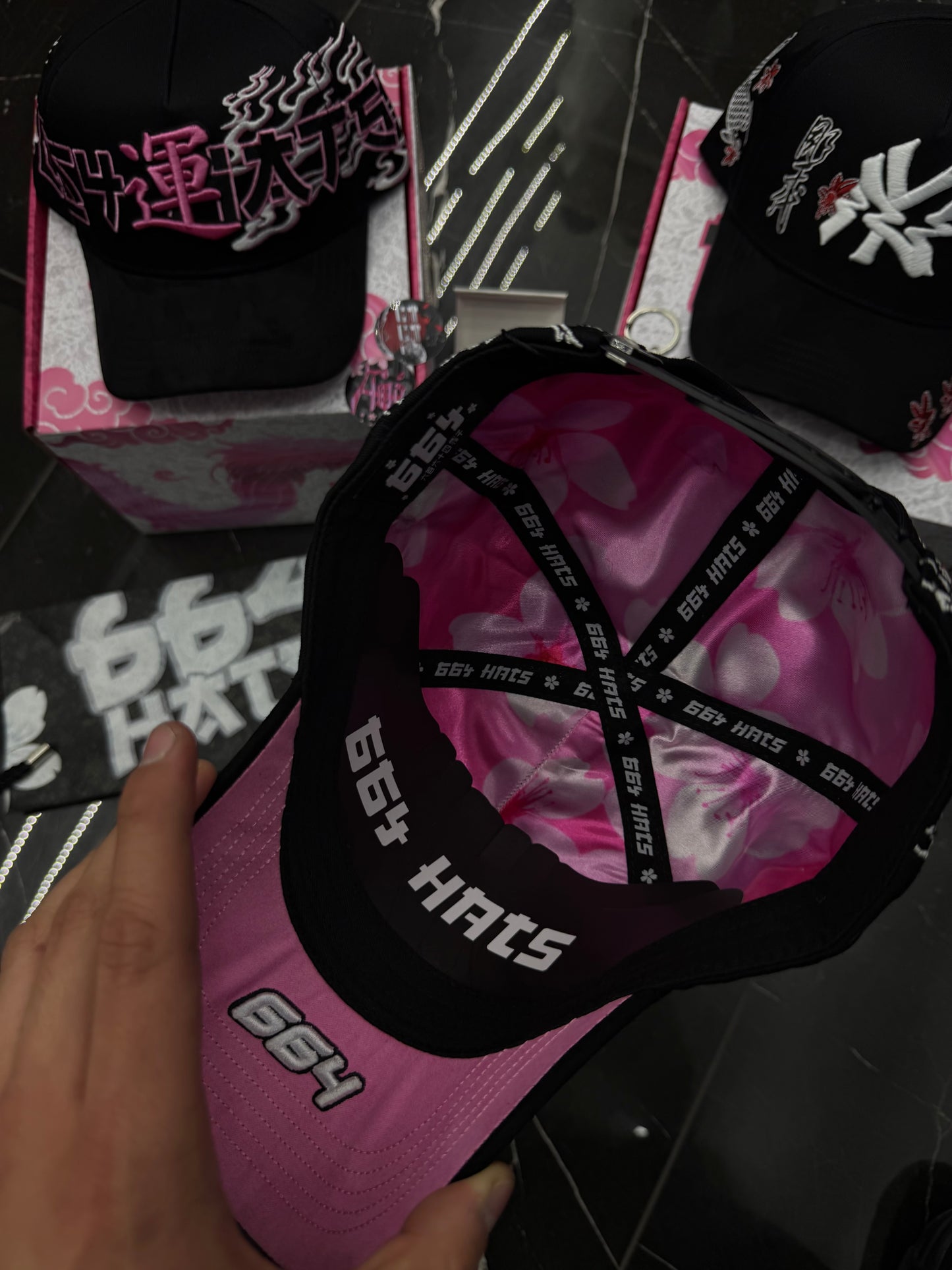 664 hats letras chinas rosa