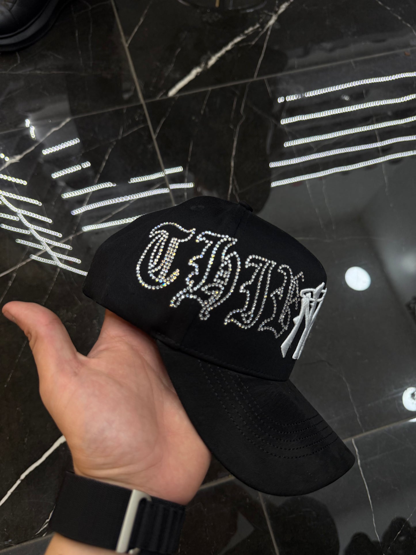 31 Hats Crystal white