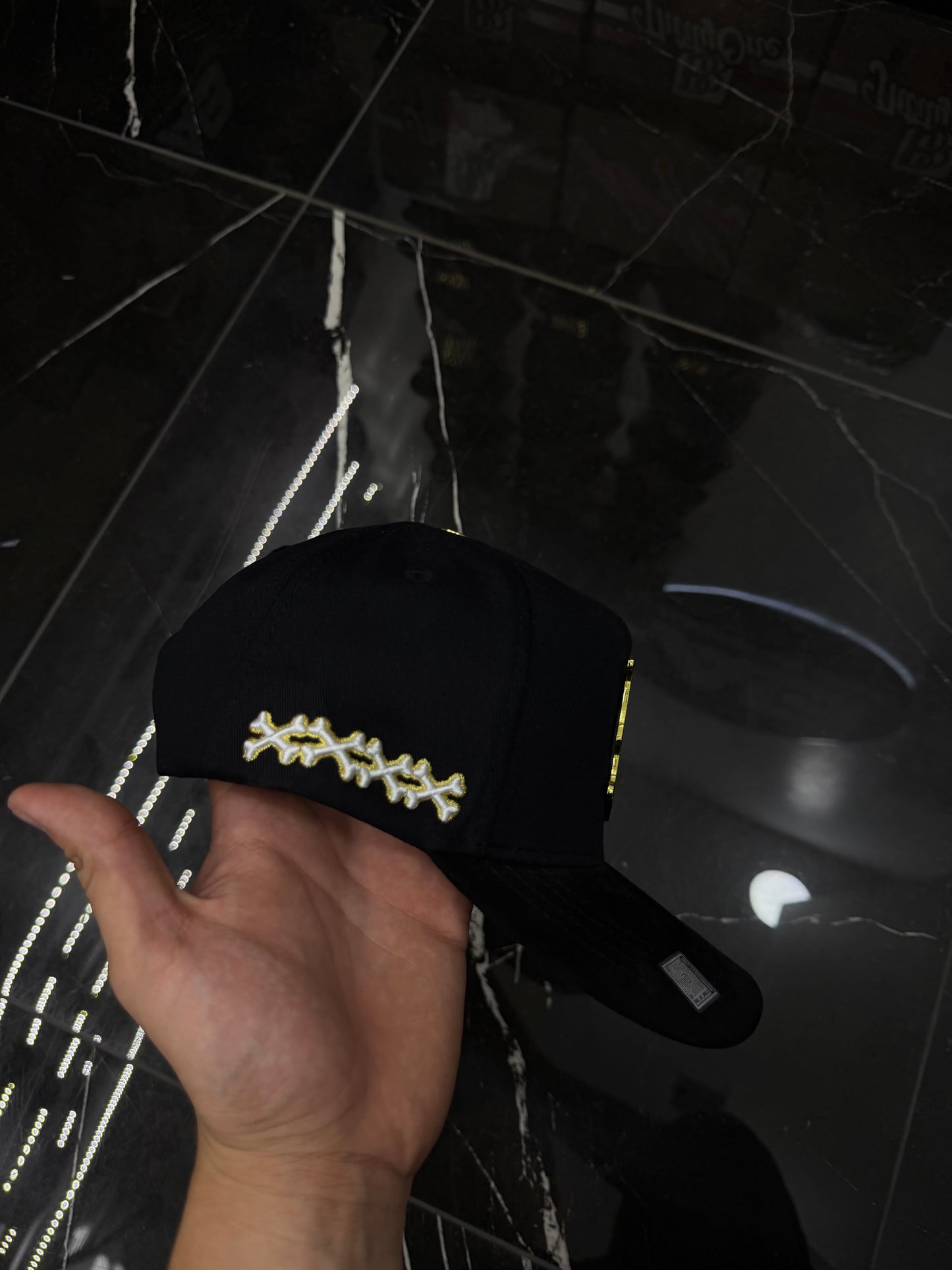BIGG Boss amiri dorado placa