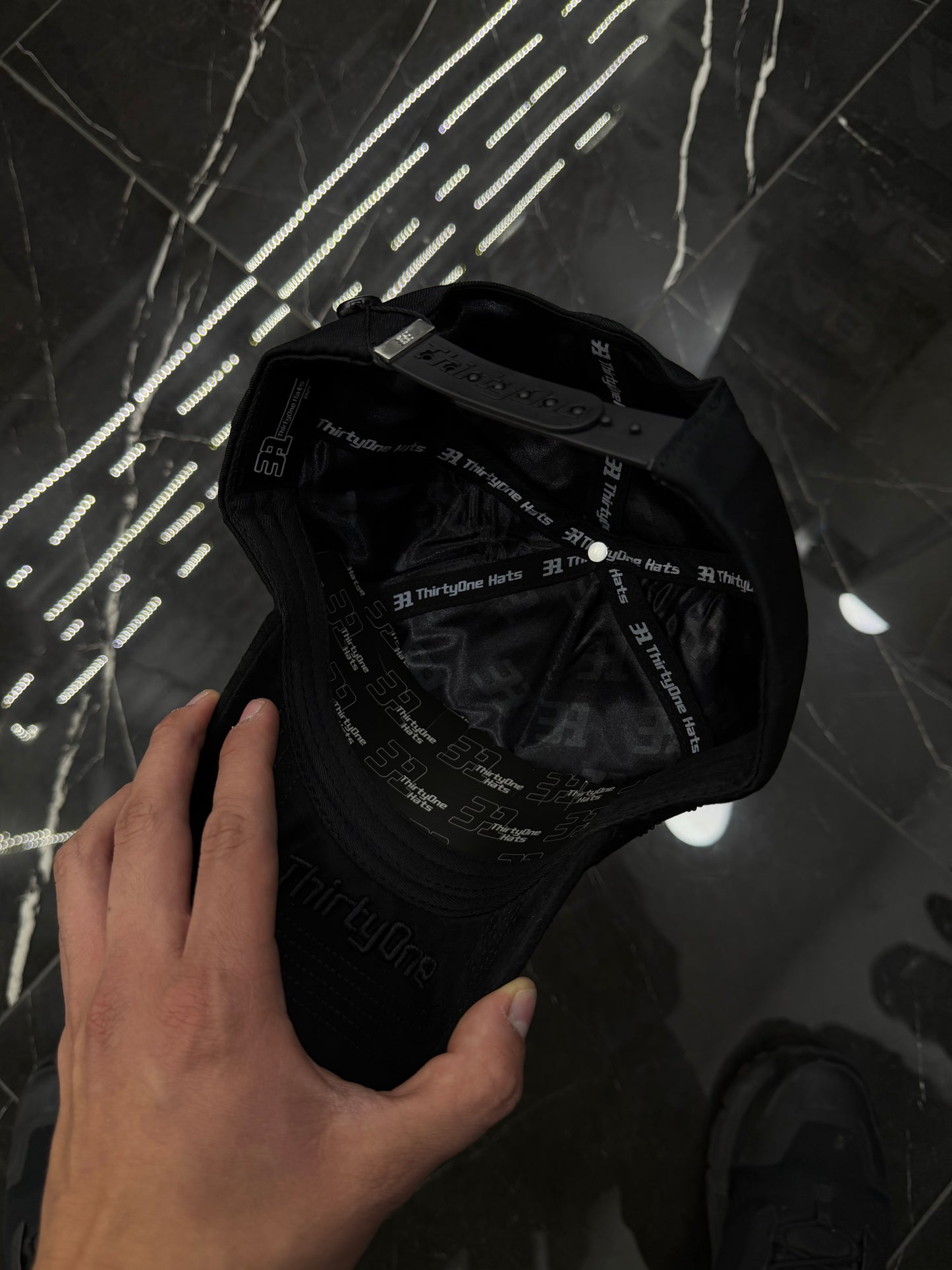 31 Hats Crystal Black