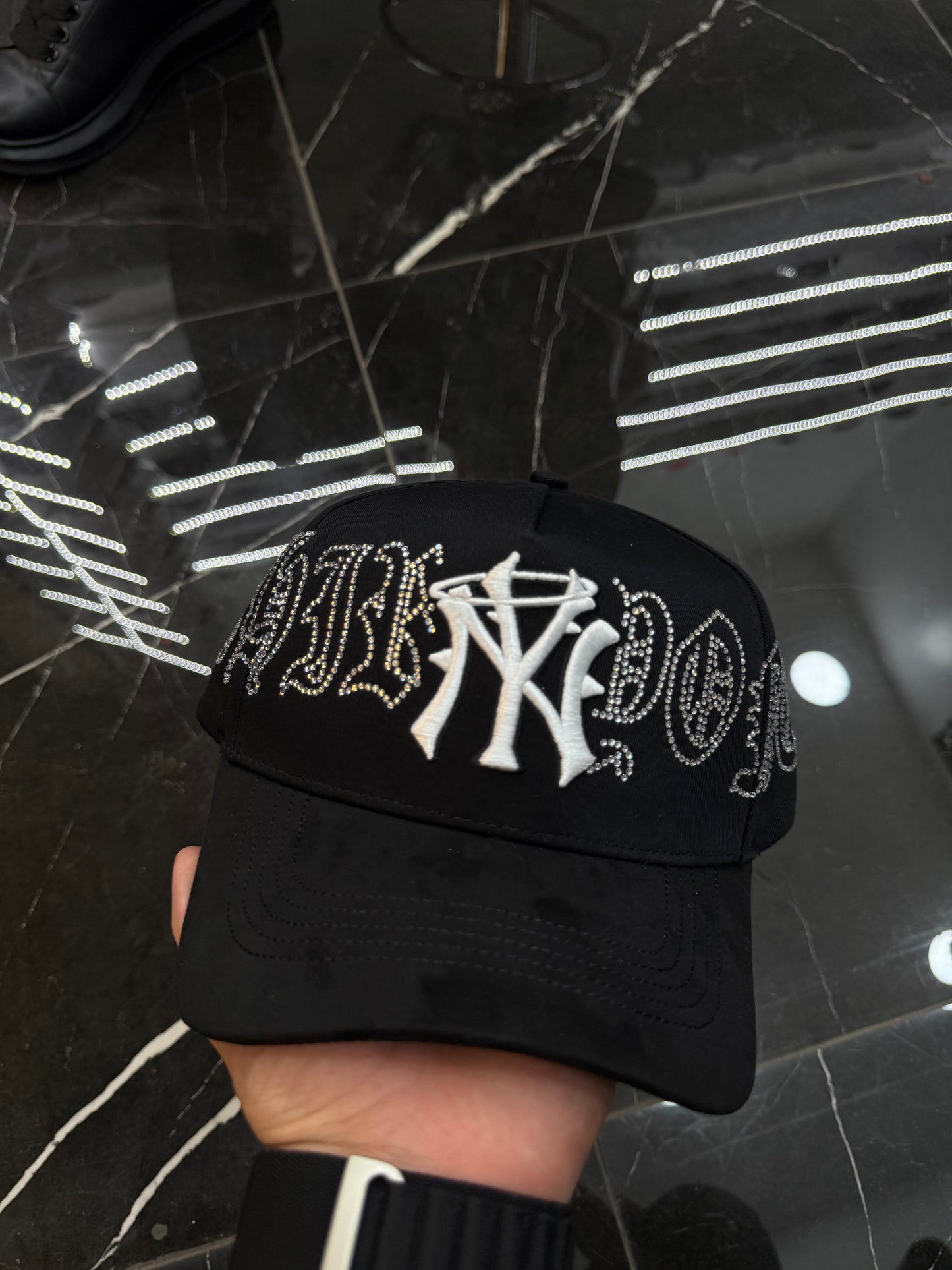 31 Hats Crystal white
