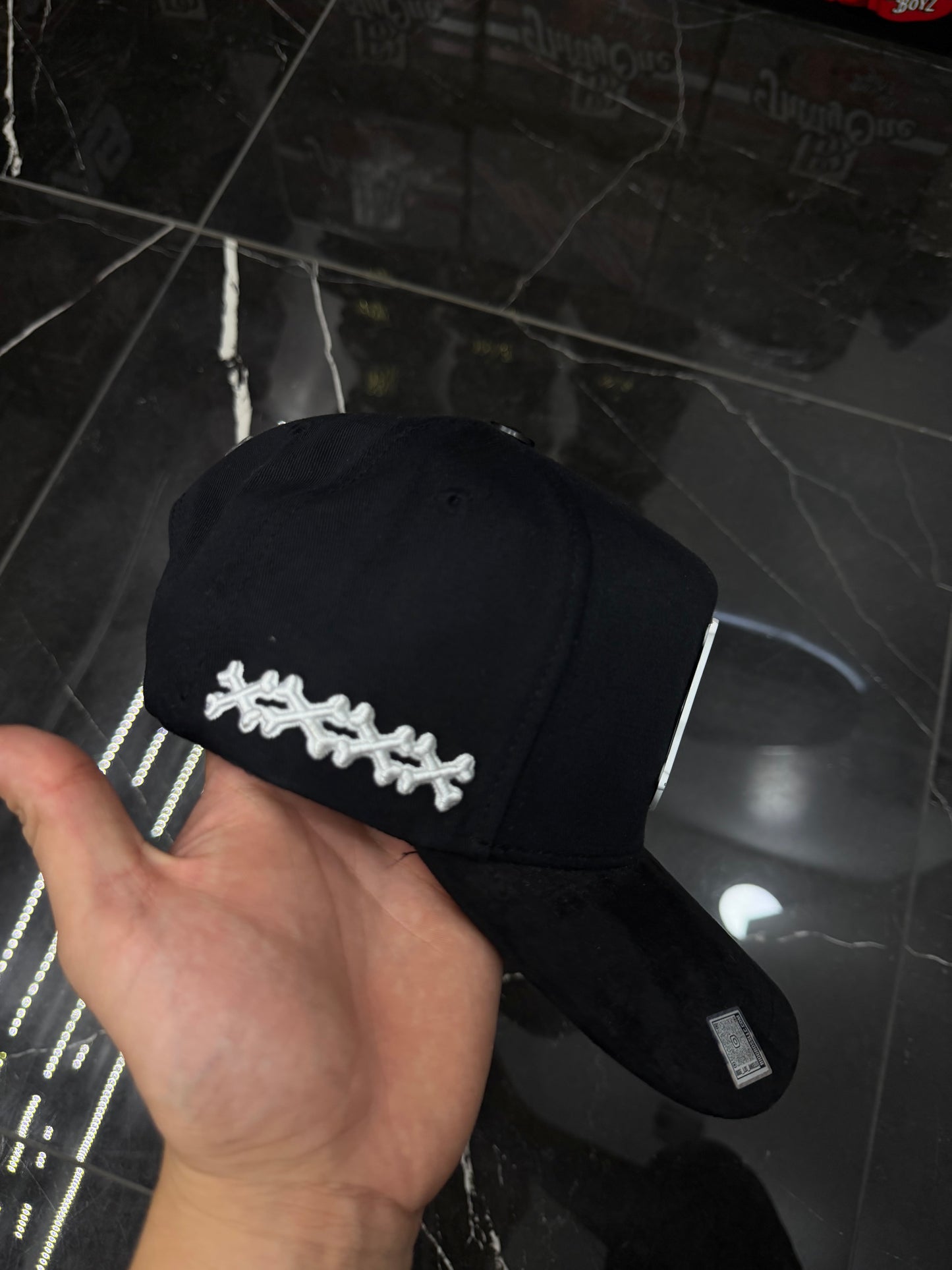BIGG boss amiri placa white