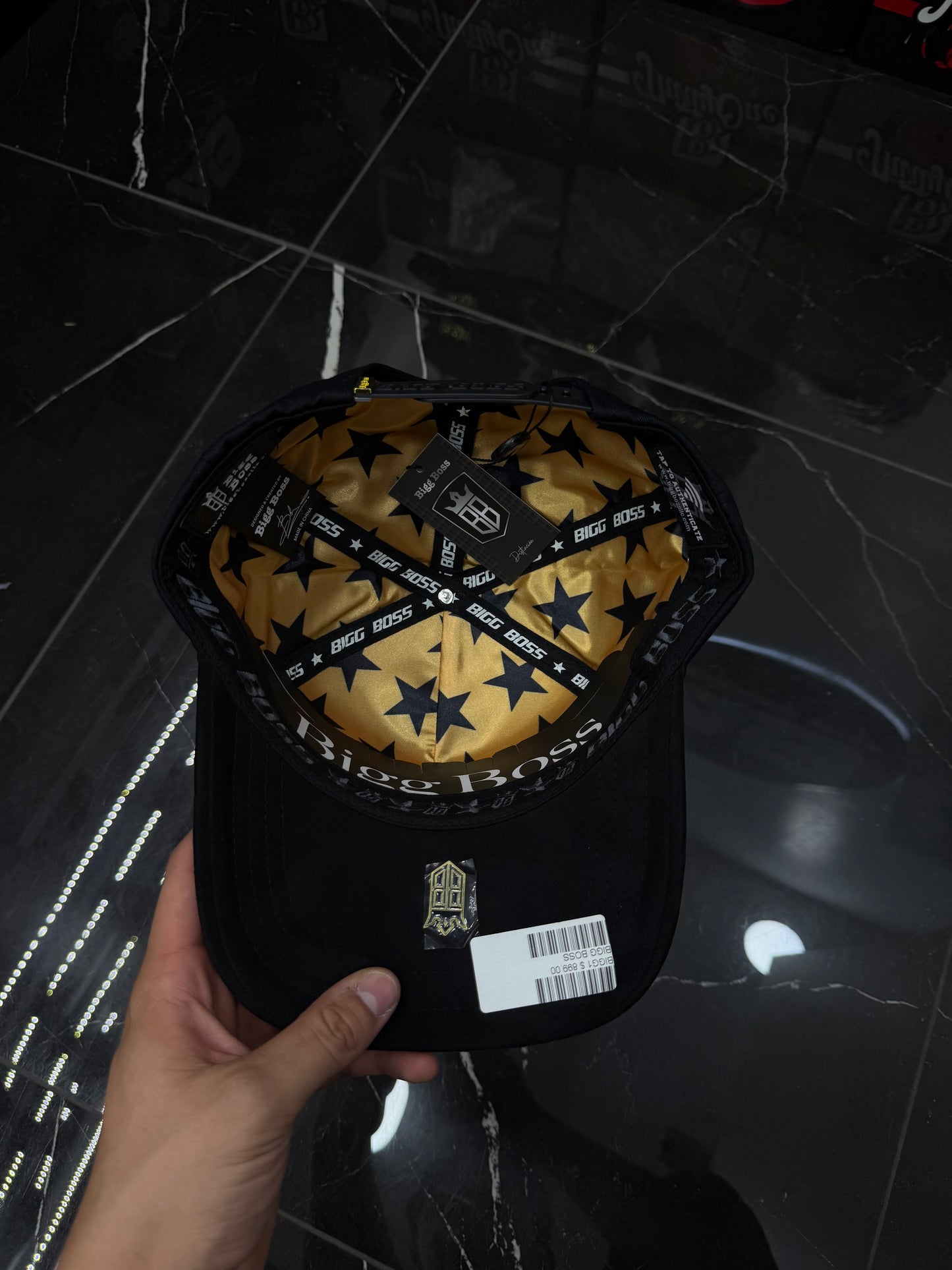BIGG Boss amiri dorado placa