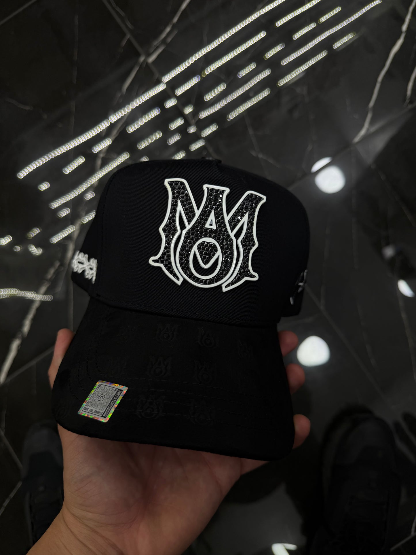 Amiri Bigg Boss white