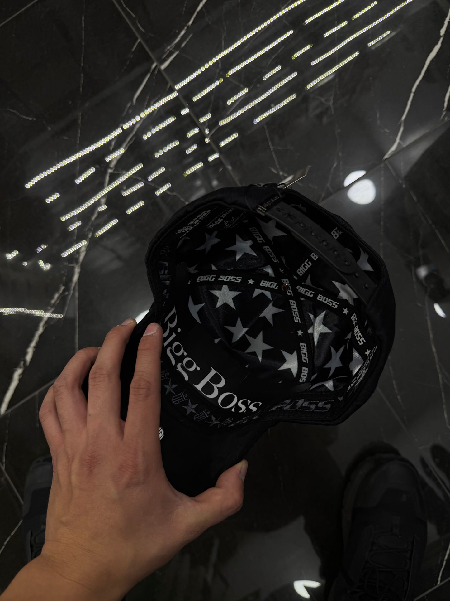 Amiri Bigg Boss white