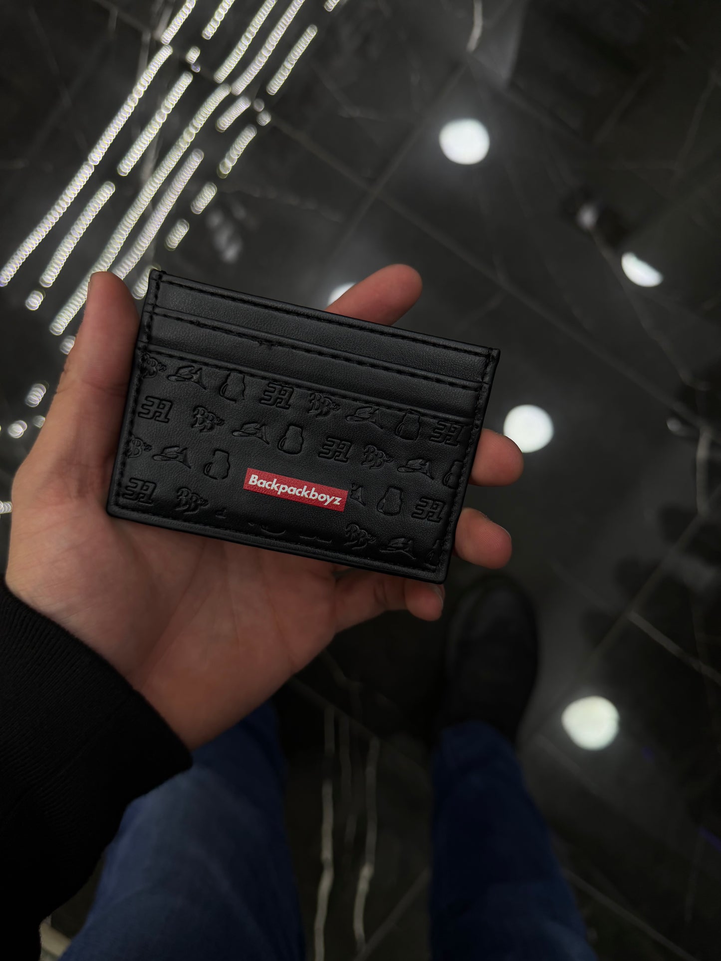 Tarjetero x Back pack x 31 hats