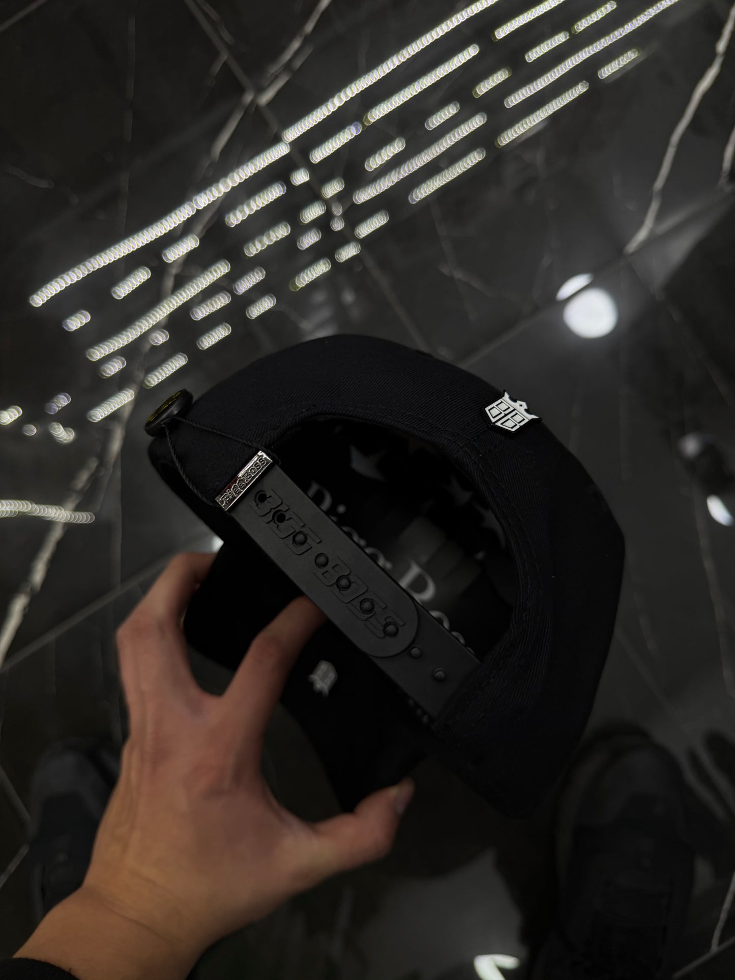 Amiri Bigg Boss white