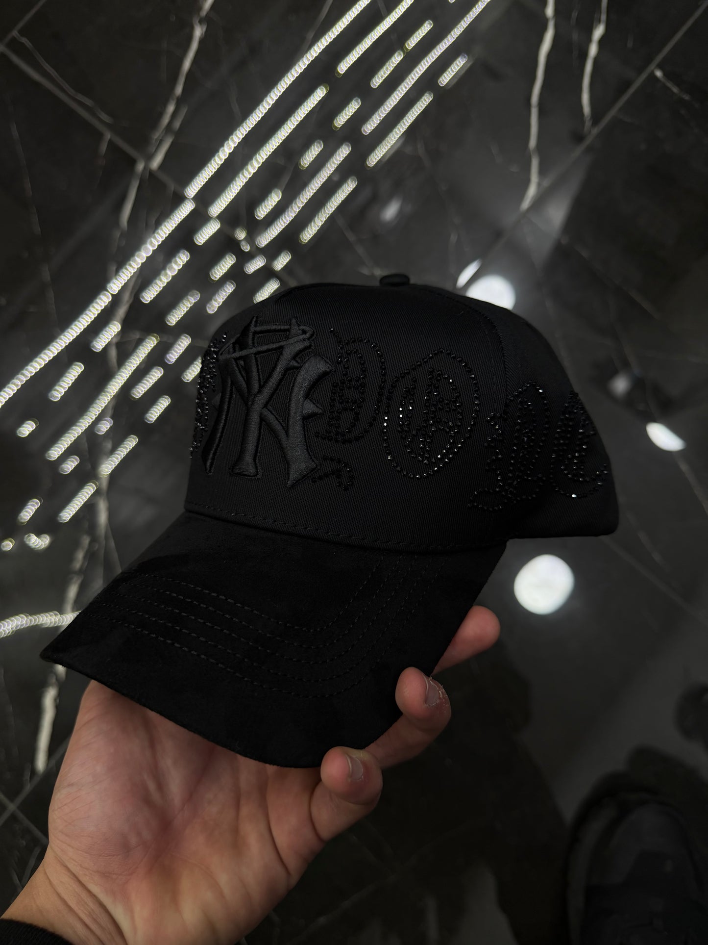 31 Hats Crystal Black