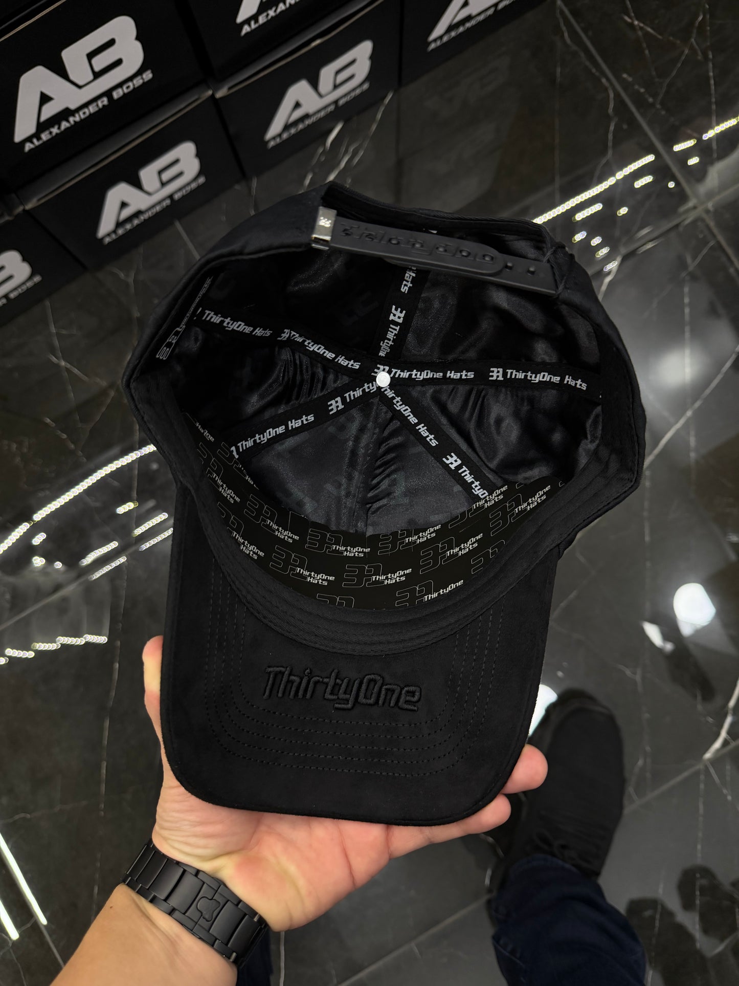 31 hats Crystal black