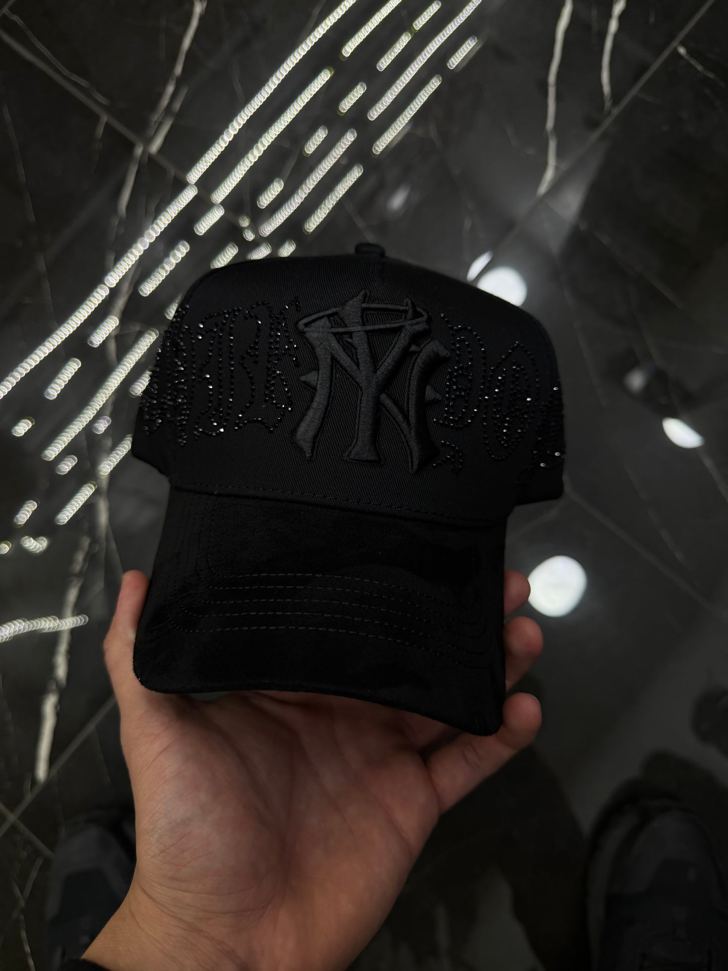 31 Hats Crystal Black