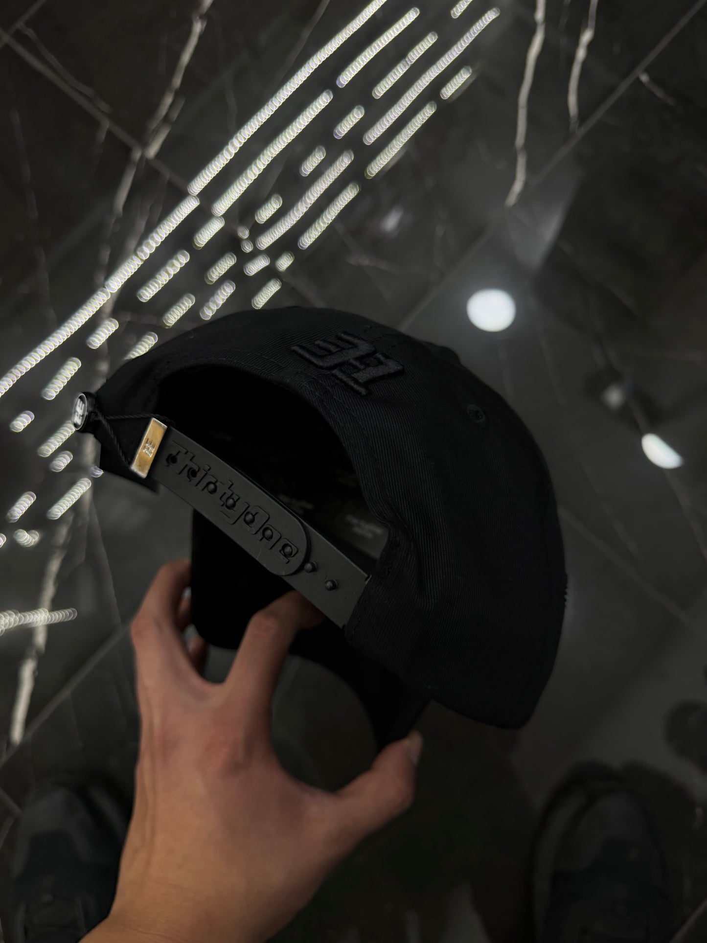 31 Hats Crystal Black